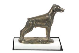Dobermanas, Dobermano pinčeris, Dobis II - šuns figūrėlė, figūrėlė ant baltos bazės, trofėjus Art-Dog šunų parodai ruda