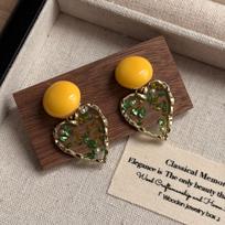 Bright Yellow Heart Frame Earrings with White Contrasting Color, Niche High-end Vacation Style, Small and Fresh Dopamine Dropper Earrings