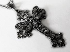 Didelis kandžių kryžiaus karoliai pakabukas gėlių filigrano Viktorijos laikų vintažinio gotikinio stiliaus Puiki dovana jos apsaugos amuletas