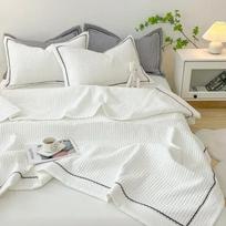 Dygsniuotas vasarinis antklodės komplektas Elegancija Princesė Burbuliniai siūlai Oro kondicionavimo antklodės komplektas Odai draugiška antklodė Vasara 150x200cm Only quilt white