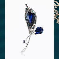 Temperament Rosemary Brooch High-End Feminine Delicate Crystal Brooch Luxury Niche Design Sense Pin Suit Accessories black