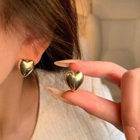 Retro Hong Kong-Style Metal Heart Earrings for Women - Versatile Peach Heart Design A1987