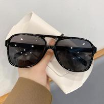 Big Shaped Frame Premium Designer Sunglasses For Women For For Men Stylish Retro Style Trending Square Shaped Oversized Sunlight Eyeglasses UV400