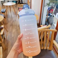 2000ML Large Capacity Water Bottle Time Marker and Straw Bounce Lid Leak-Proof FrostedCup ForOutdoor Sports and Fitness Water Jug violetinė