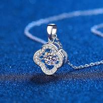 D spalvos 100 % sidabro dobilo pakabukas karoliai 0,5 ct laboratorijos moissanito karoliai tuščiaviduriai gėlėmis deimantiniai karoliai moterims, mergaitėms, dovana 0.5ct blue