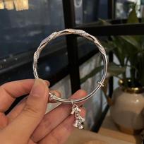Tiesioginė transliacija Kaspinėlis Vėjo varpelis Apyrankė Ponia. Korėjietiška Svajonė Sidabrinė Spurgų Apyrankė Stumiama Traukiama Apyrankė Adjustable size
