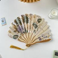 Rankinis lankstomas vėduoklis Retro puošmena Moteris Vyras Šokio rekvizitai Vestuvės Svetainės spintelės dekoras Bambuko mediena Šilkinė gėlė Lankstomas vėduoklis