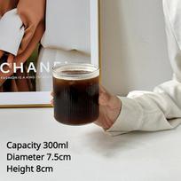 1 vnt. 300 ml 450 ml Stiklinis puodelis Vintažinis briaunotas puodelis Vertikalių dryžių raštas Aukšto borosilikatinio stiklo Kavos puodelis Vasaros Žiemos Stiklo dirbiniai transparent gray