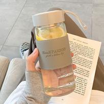 Puikiai atrodantis stiklinis puodelis Atsparus borosilikatui tropinės arbatos pertvaros puodelis Vyriškas Naujas vieno sluoksnio vandens puodelis Moterų vasaros 480ml beige