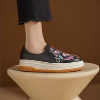 Krazing Pot Cow Skin Spring Autumn Wedges Women Thick Bottom Women Round Toe Embroidery Flat Platform sneaker 35 juoda