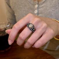 Medieval wide-faced black oval zir*****pen ring light luxury niche exquisite versatile high-end temperament jewelry
