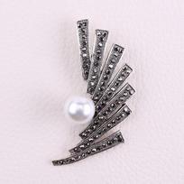 Black Enamel Brooches Women Men Metal Pearl Plants Leaves Party Brooch Girls' Bag Hat Accessories Jewelry Decoration gray