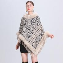 Moteriškas pončas su dirbtinio kailio skara su dirbtinio kailio apdaila Moteriškas žieminis megztas leopardo raštais berankovis megztinis apsiaustas paltas su kutais vakarėliui One size smėlis