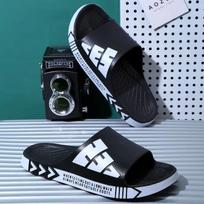 Vyriškos mados šlepetės Asmeninės išorinės aprangos paplūdimio batai namo vonios kambarys neslystantis storas dugnas, atsparus dilimui šlepetės Unisex sandalai ir šlepetės 36/37 juoda
