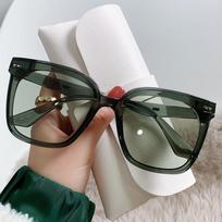 Korean Version of Square Sunglasses Trend Net Red Face UV Shading Sunglasses for Men and Women.
