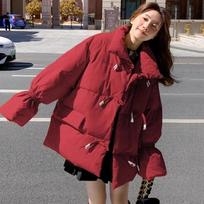 2024 Winter New Horn Button Red Down Cotton-Padded Jacket Women's Fashion Tren Loose Thickened Solid Color Cotton Coat M raudona