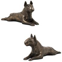 Bulterjeras, Bully IV - šuns figūrėlė, figūrėlė ant balto pagrindo, trofėjus šunų parodos Art-Dog parodoje ruda