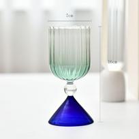 1 vnt. Šampano taurė Kokteilių taurė Stiklinės taurės Viskio taurės Aukštos taurės Stiklinės taurės Šampano taurė Vyno taurė 150ml-250ml white