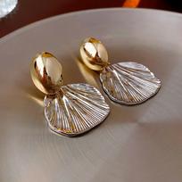 Gold-Plated Silver Wrinkled Shell Earrings - Fashionable, Luxurious, High-End Design brown