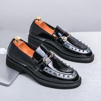 Glitter Men's Dress Shoes Black Rivet Luxury Designer Shoes Men Business Casual Slip-on Man Patent Leather Shoes sapato social 38 black