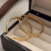 Letter Earrings Are Grand, Exaggerated, High-end, Fashionable, Cool, Elegant, and Textured