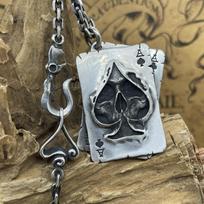 Design a Retro Themed Spade Poker Skull Pendant for Trendy Men with Versatile Personality Necklace 2*3 CM sidabras