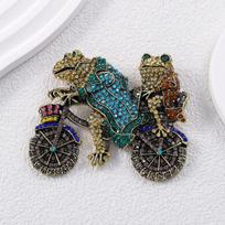 Medieval Vintage Frog Brooch Creative Cute Frog Cycling Pin Animal Brooch mėlyna