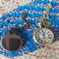 Set of 2 pocket watches with vintage pendant on gold chain blue