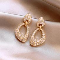 Irregular zir*****val stud earrings exaggerated light luxury temperament earrings fashionable simple versatile earrings