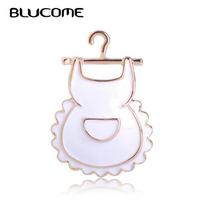 „Blucome Fashion“ ryškios prijuostės formos sagė balta emalė aukso spalvos korsai, moteriški, vaikiški, segtukai, kostiumas, skara, smeigtukai, padavėjos motinos dovanos balta