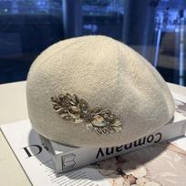 WTEMPO Autumn Winetr Retro Rhinestone Berets Hats Women's Elegant Casual Versatile Solid Color Warm Peaked Caps One Size smėlis