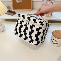 Didelės talpos juodai balta languota kelioninė kosmetinė Rubik's Cube balta/juoda