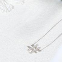 Three-dimensional Tic Toe Necklace for Women with Niche Ins Super Fairy Temperament Versatile Collarbone Chain white