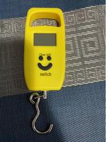 Nešiojama elektroninė moliūgo svarstyklė: Kompaktiškas 50 kg bagažo ir žvejybos kabliukų svarstyklės yellow