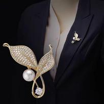 Rosemary Brooch Female Pearl High-End Exquisite Corsage Anti-Light Suit Clothes Xiaoxiangfeng Holiday Gift gray