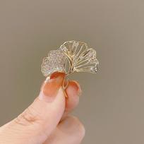 Rhinestone Ginkgo Biloba Brooch Anti-light Buckle High-end Delicate Pin Creative Collar Pin Shirt Suit Accessories brown