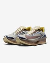 Nike Zoom Fly 6 PRM Šviesiai kaulinis, urvo akmens mėlynas, tuštumos HV4366-072 Vyriškas dydis EU 40 smėlis
