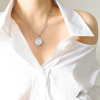 Crown Queen Avatar Necklace Female Personality Simple English Round Brand Pendant Collarbone Chain Fashion Trend Jewelry brown