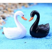 1 Set Squirrel Horse Pig Penguin Camel Figurines Miniatures Fairy Garden Gnome Moss Gift Resin Crafts Home Decoration Gnome