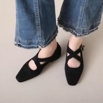 Fashion Velvet Female Flat Ballet Shoes Cross Buckle Strap Luxury Designer High Quality Round Toe Ballerina Shoe New Coming 2024 Sapatos 35 juoda