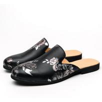 Fashion 2024 Men luxury Designer velvet Embroidery snake gentleman oxfords shoes Homecoming Dress Man Wedding prom Shoes zapatos hombre 5.5 juoda