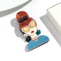 Colorful Pretty Bun Girl Resin Brooches for Women Spliced Acrylic Cute Lady Figure Badge Pins Jewelry Clothes Accessories Gift brown