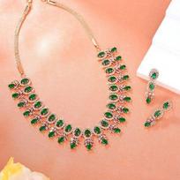 Žavingas Estele Rose auksu padengtas CZ Green Stone karolių rinkinys moterims beige