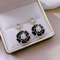 Fashion Natural Elegant Pearl White Black Camellia Earrings Ladies Temperament Trendy Retro Earrings Premium Birthday Gifts gray