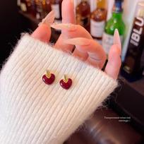 Hong Kong Retro Drip Glaze Red Heart Earrings: Elegant, Versatile Women's Jewelry A2076 raudona