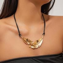 Personalized design feather leather wax thread necklace, niche fashion alloy collarbone necklace for women