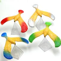 Balancing Eagle with Pyramid Stand Magic Bird Desk Decor Funny Gadgets Novelty Toys for Children's Gift Miniature Figurines random yellow