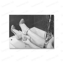 Modernus Tualetas Seksuali Moteris Drobės Atspaudai Baro Mergina Geriant Vonios Kambario Paveikslas Plakatai Mada Juoda Balta Šampano Tapyba Dekoras 21x30cm No Framed balta
