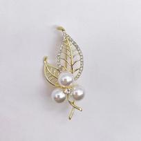 Pearl Maple Leaf Ginkgo Leaf Dandelion Pin Female Luxury Atmosphere Suit Accessories Simple Tree Leaf Brooch gray
