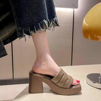 Fashion 2024 new summer fashion beach flip-flops platform sandals with thick soles  women sneakers  women shoes 40 juoda